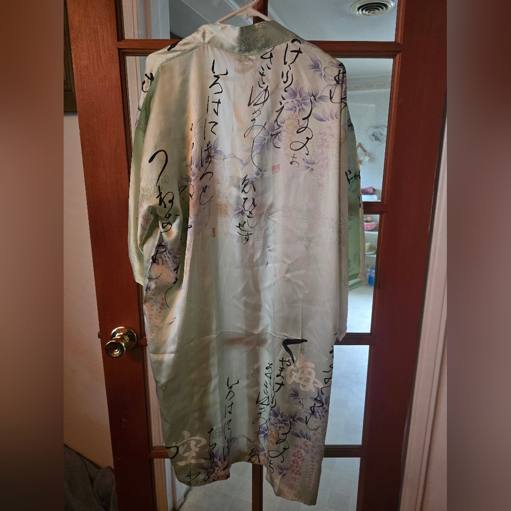 Elegant Floral Silk Robe Made In Japan NWOT - Picture 5 of 5